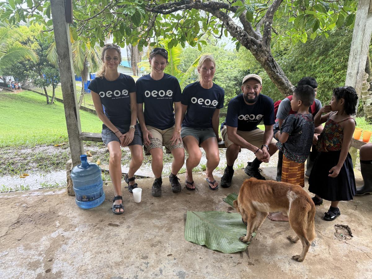 Jana Koebel and the One Earth One Ocean team with families on Isla Popa, Bocas del Toro, Panama
